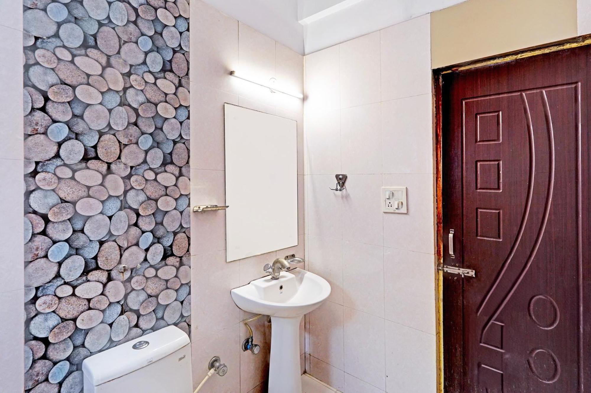 Super Hotel O Palm Dehradún Kültér fotó
