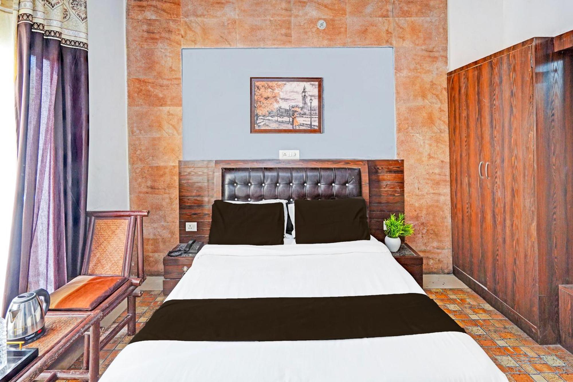 Super Hotel O Palm Dehradún Kültér fotó